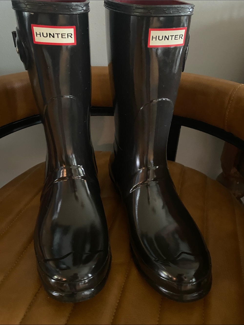 Hunter Women’s Gloss Black Rain Boots with Red-Trim Logo